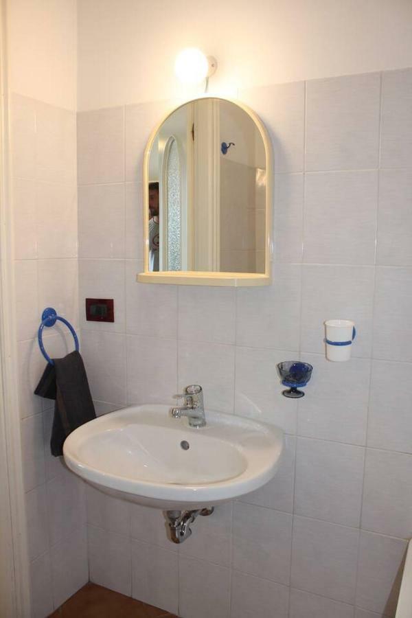 La Casetta Di Graziella Apartment Vezzi Portio Bagian luar foto